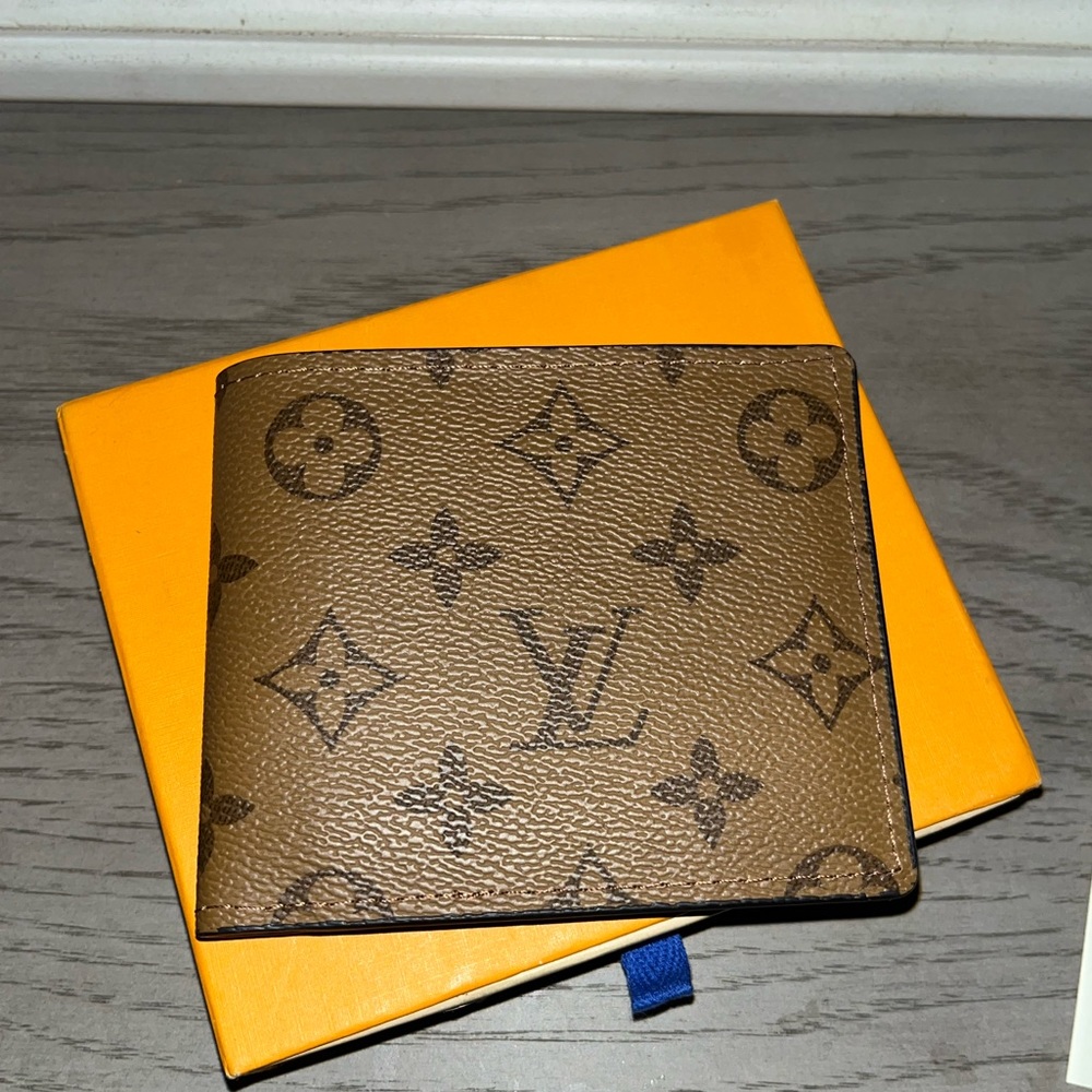 Men’s logo wallet